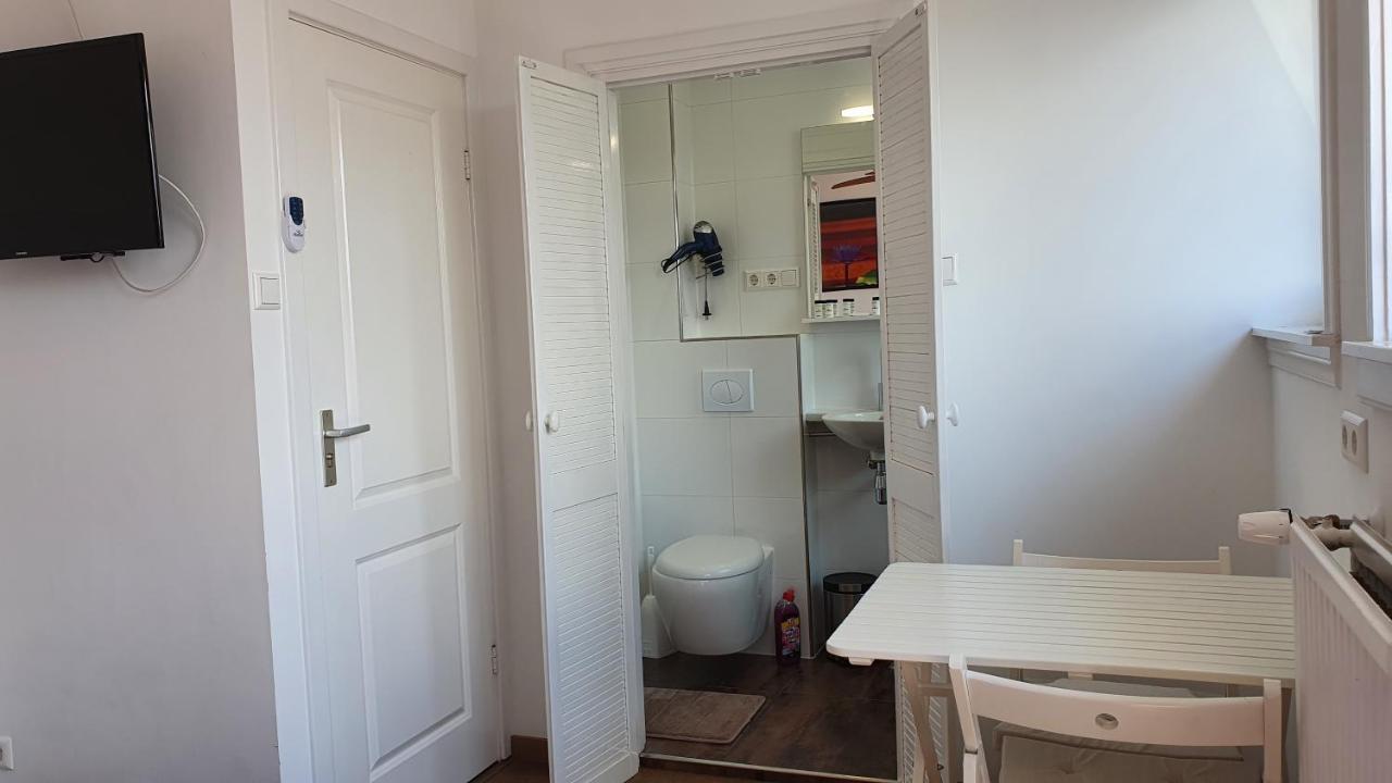 Guesthouse ซานด์โวร์ต ภายนอก รูปภาพ